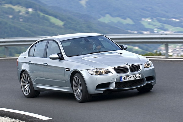 BMW M3.    (4 )